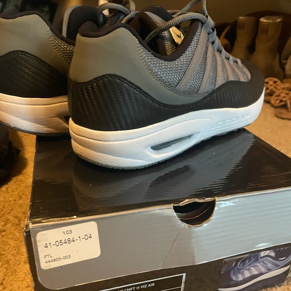 Jordan comfort 11 viz air. Size 10. Like new condition. - Picture 8 of 8